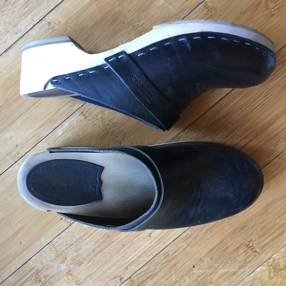 Swedish Hasbeens Classic Black Clogs Size 6